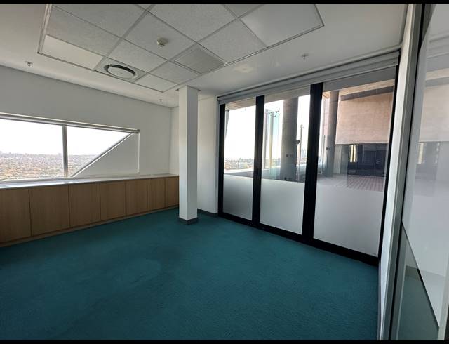 1,368M² OFFICE TO LET IN SANDTON CENTRAL
